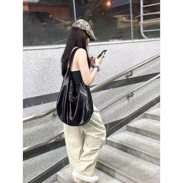 WDF.CO現貨│2025東大門新款軟皮托特包│黑色大餃子包│單肩皮革包 │有拉鍊｜大容量｜外出包｜通勤包-細節圖3