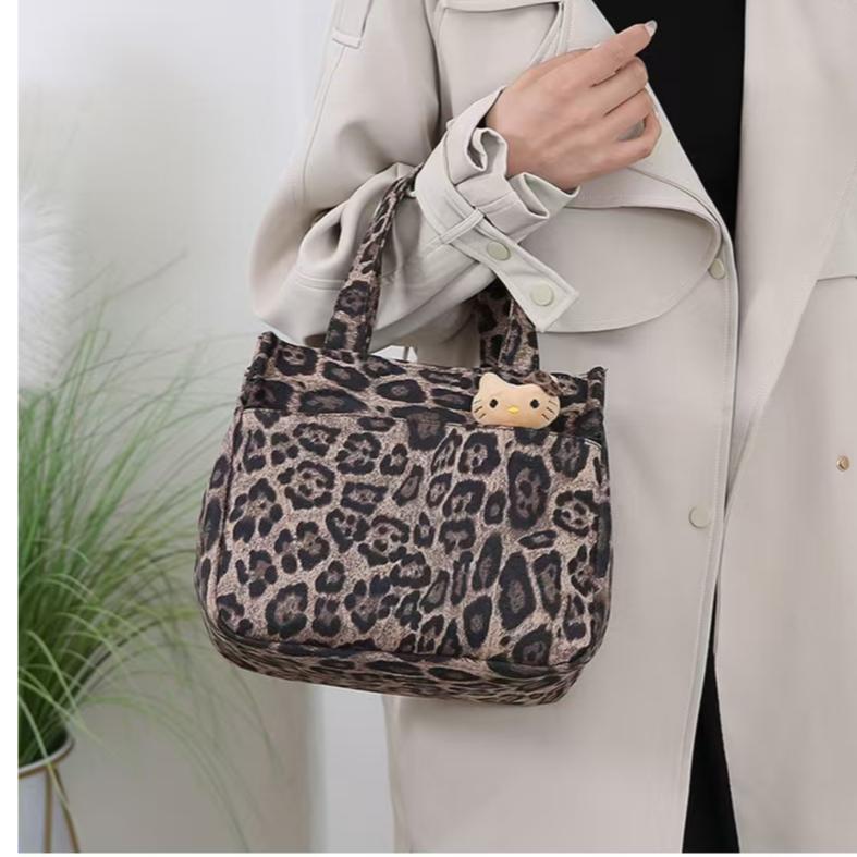 WDF.CO現貨│2024韓國豹紋托特包│3色豹紋便當包 │附小貓掛件│手提包│小方包｜有拉鍊｜容量大｜外出包-細節圖6