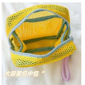 WDF.CO現貨│2025新款多巴胺網格豆腐包│4色收納小包│附手提繩│容量大│透明網紗│收納包│旅行包│方便攜帶-細節圖4