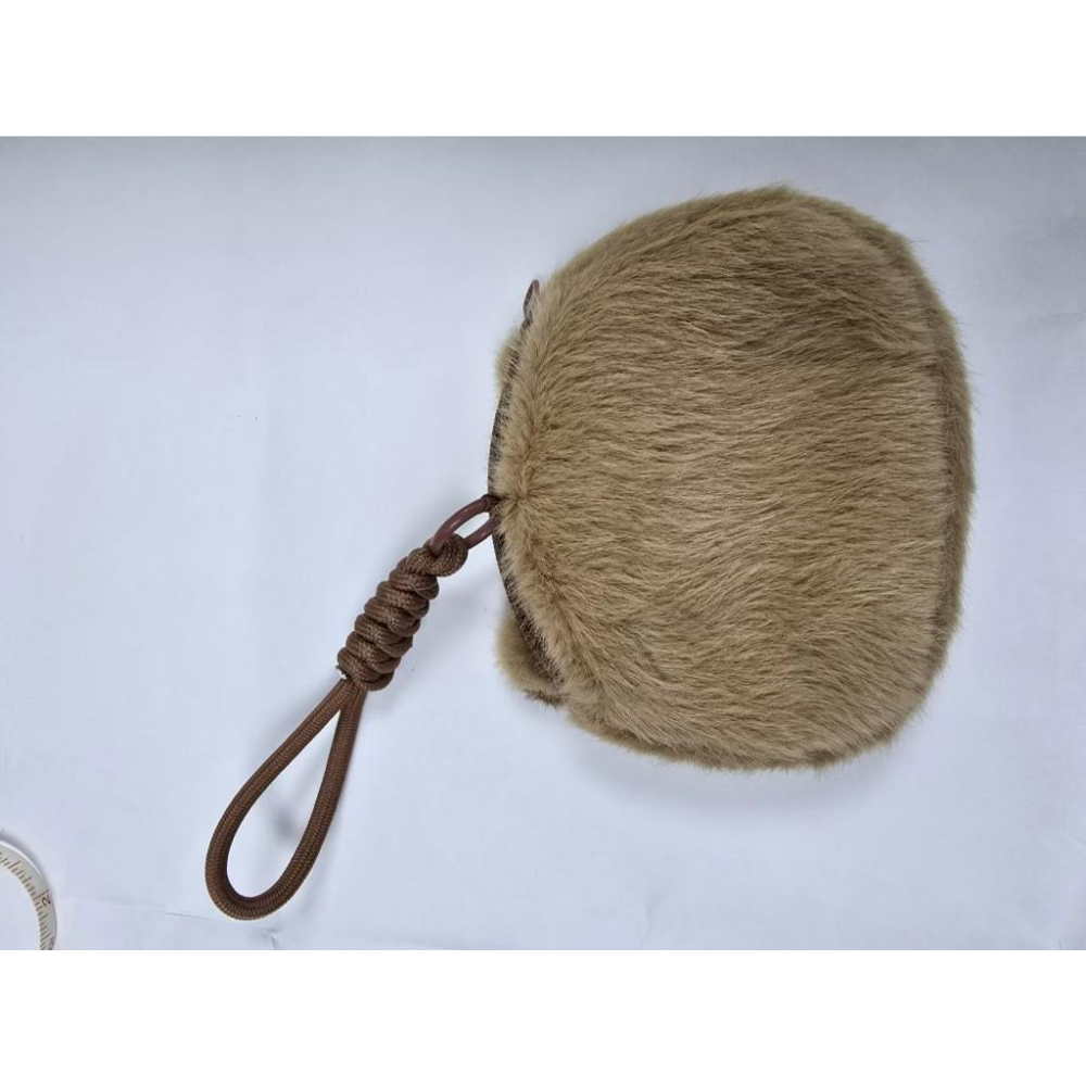 WDF.CO現貨｜2025新款卡皮巴拉毛絨痛包｜繩扣零錢包｜有拉鍊｜卡套包｜鑰匙圈配飾｜ins小物｜水豚造型｜透明錢包-細節圖6