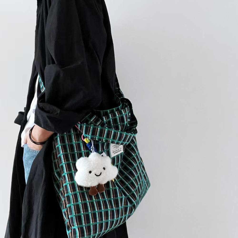 WDF.CO現貨│2025韓國東大門純棉藍綠格紋購物袋│附贈雲朵吊飾掛件│雪尼爾提花色│單肩包｜容量大｜有磁紐｜外出包-細節圖2