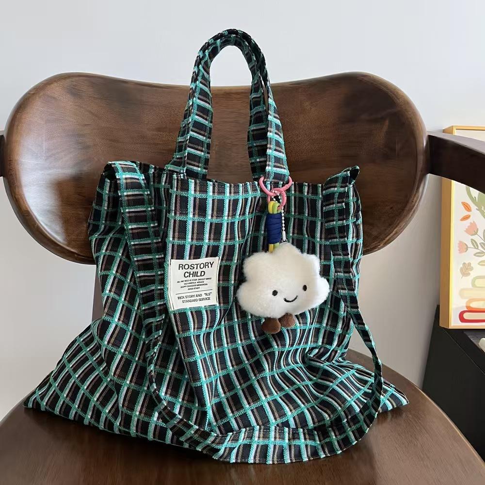 WDF.CO現貨│2025韓國東大門純棉藍綠格紋購物袋│附贈雲朵吊飾掛件│雪尼爾提花色│單肩包｜容量大｜有磁紐｜外出包-細節圖4