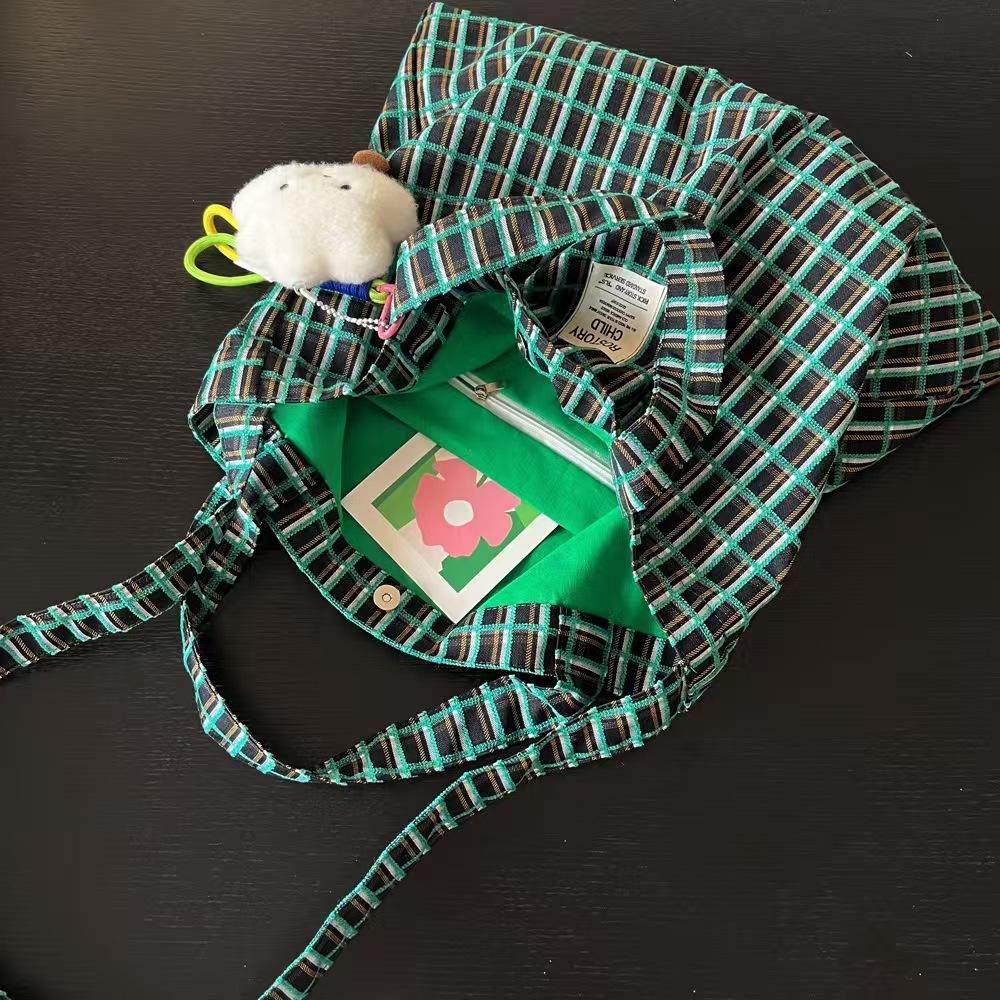 WDF.CO現貨│2025韓國東大門純棉藍綠格紋購物袋│附贈雲朵吊飾掛件│雪尼爾提花色│單肩包｜容量大｜有磁紐｜外出包-細節圖8