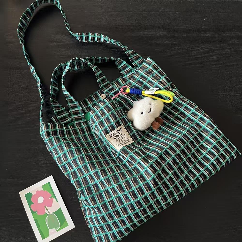 WDF.CO現貨│2025韓國東大門純棉藍綠格紋購物袋│附贈雲朵吊飾掛件│雪尼爾提花色│單肩包｜容量大｜有磁紐｜外出包-細節圖9