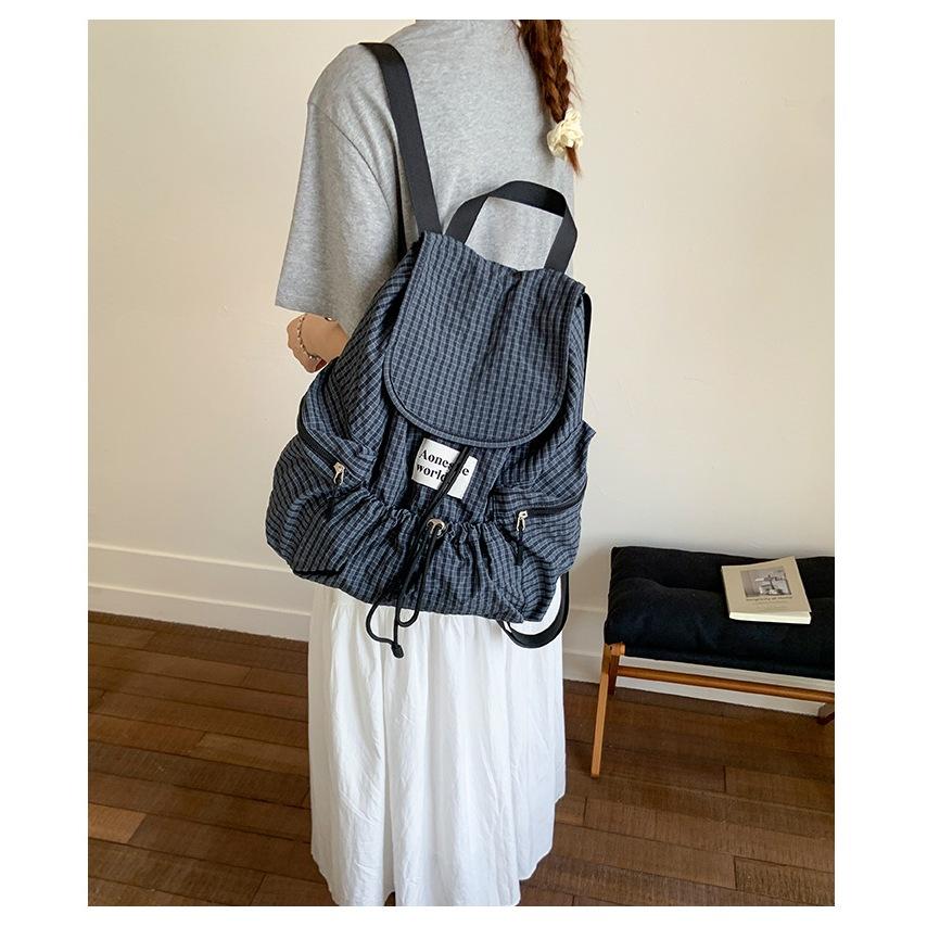 WDF.CO現貨│2025韓系新款尼龍運動格子風後背包│ 黑灰2色抽繩多口袋雙肩包│超大容量│防潑水│外出旅行包-細節圖3