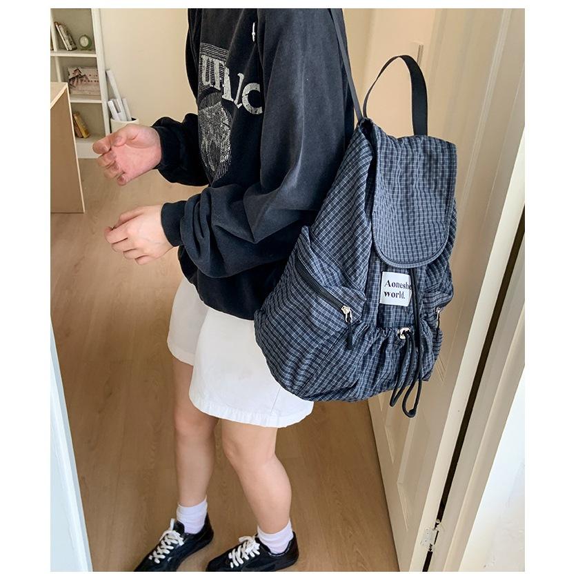 WDF.CO現貨│2025韓系新款尼龍運動格子風後背包│ 黑灰2色抽繩多口袋雙肩包│超大容量│防潑水│外出旅行包-細節圖6