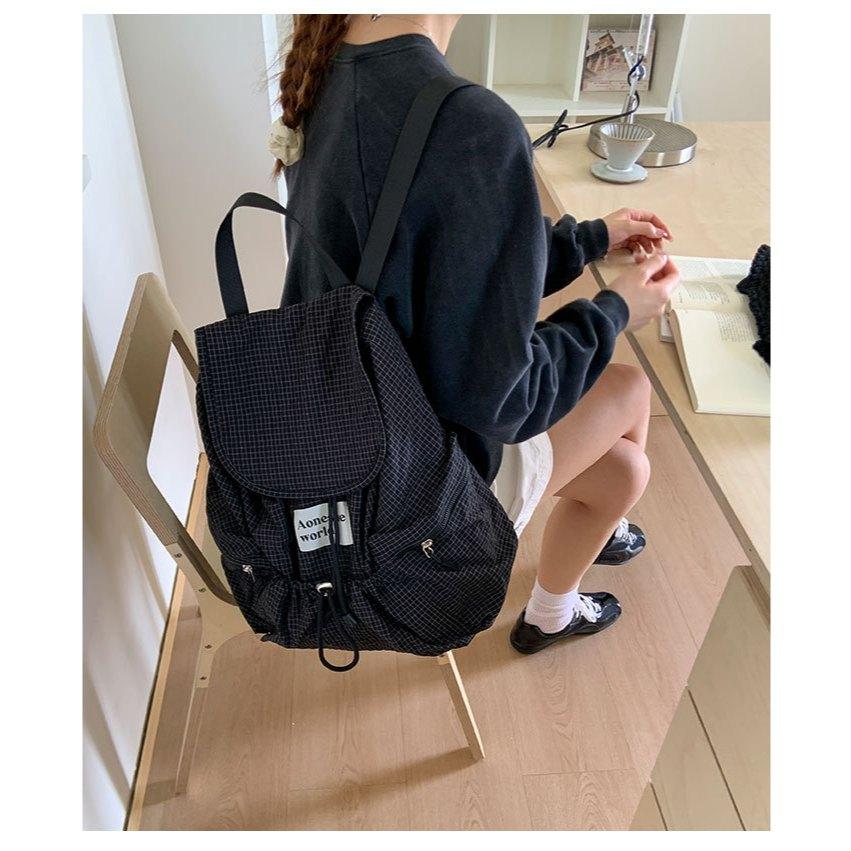 WDF.CO現貨│2025韓系新款尼龍運動格子風後背包│ 黑灰2色抽繩多口袋雙肩包│超大容量│防潑水│外出旅行包-細節圖8