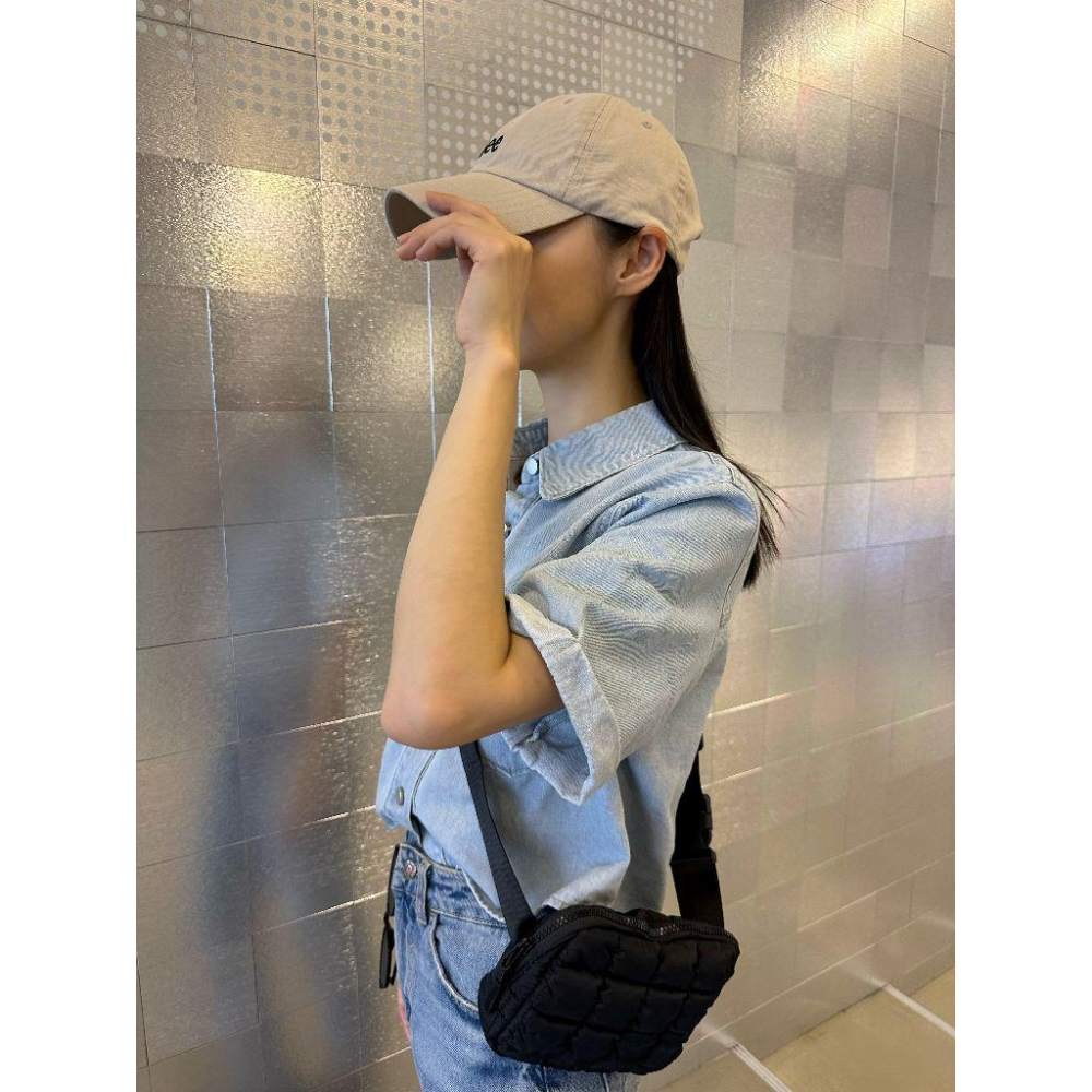 WDF.CO現貨｜2024最新韓國泡芙胸腰包 │ 黑白藍灰四色│肩背包｜插扣｜斜背包｜隨身小包｜白色包包｜輕量包｜空氣包-細節圖4