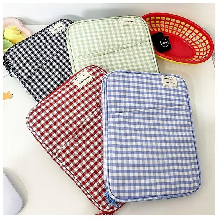 WDF.CO現貨│2025韓國新款格紋筆電包│黑紅綠藍4色平板保護套│14吋ipad收納鋪棉包│小方格│ins小物-細節圖2