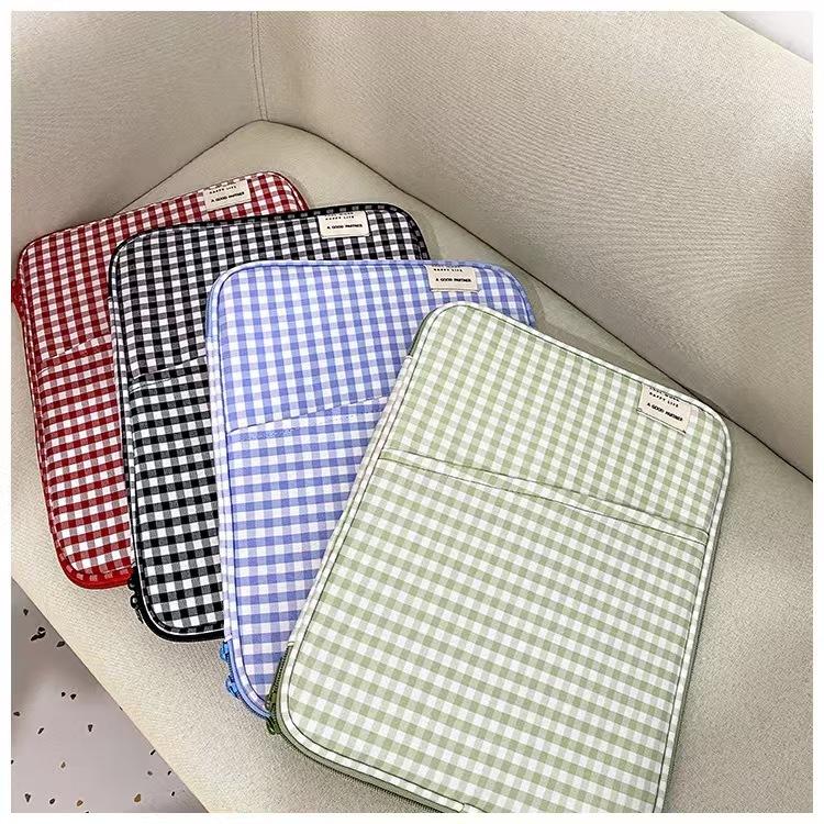 WDF.CO現貨│2025韓國新款格紋筆電包│黑紅綠藍4色平板保護套│14吋ipad收納鋪棉包│小方格│ins小物-細節圖3