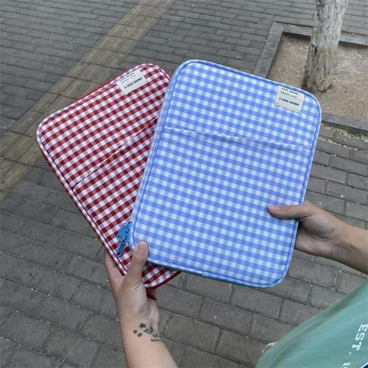 WDF.CO現貨│2025韓國新款格紋筆電包│黑紅綠藍4色平板保護套│14吋ipad收納鋪棉包│小方格│ins小物-細節圖4