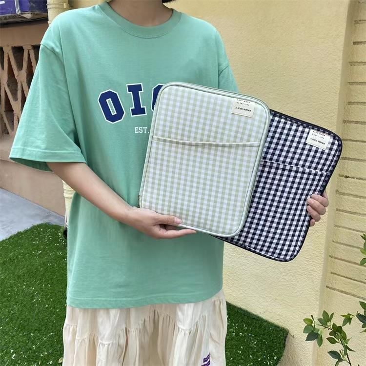 WDF.CO現貨│2025韓國新款格紋筆電包│黑紅綠藍4色平板保護套│14吋ipad收納鋪棉包│小方格│ins小物-細節圖6