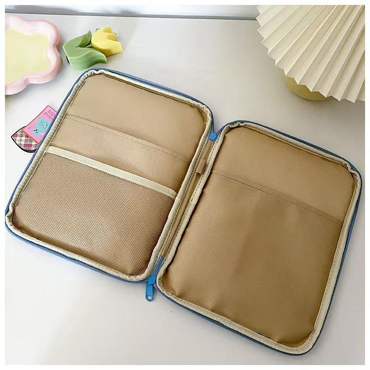 WDF.CO現貨│2025韓國新款格紋筆電包│黑紅綠藍4色平板保護套│14吋ipad收納鋪棉包│小方格│ins小物-細節圖9