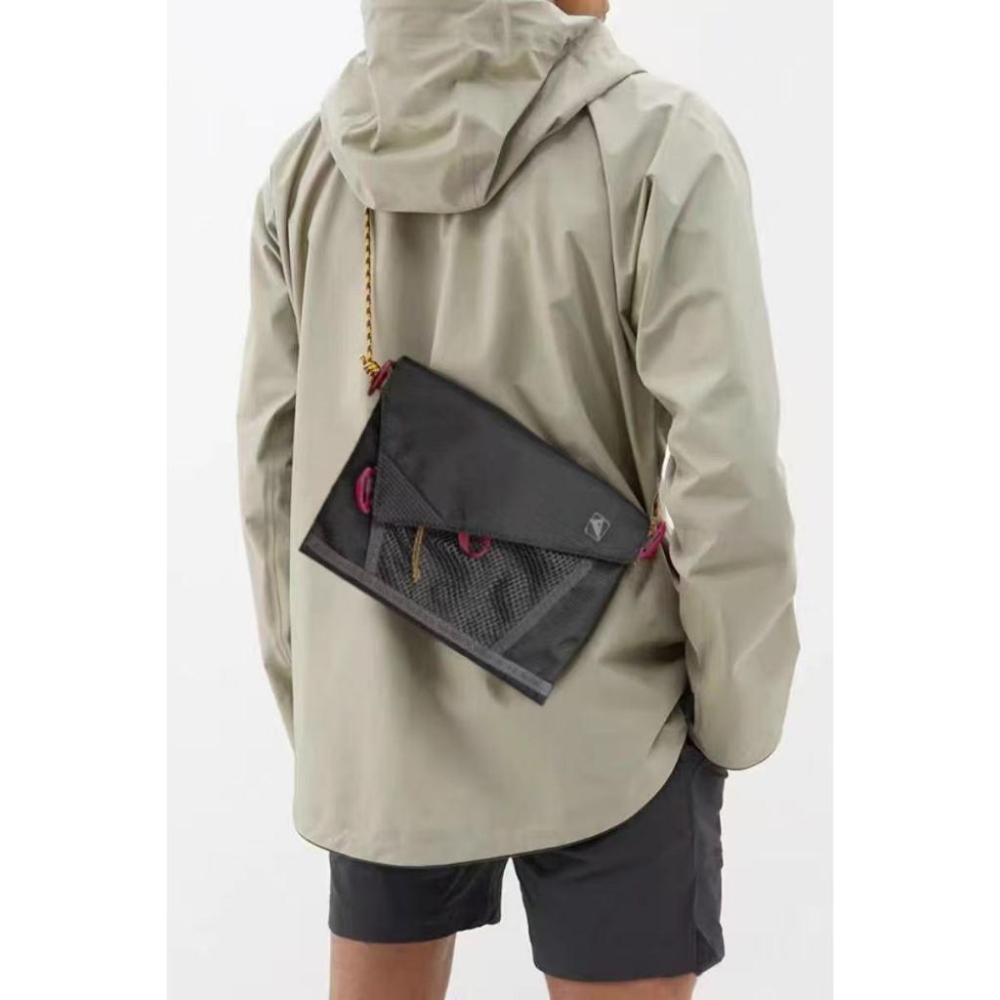 WDF.CO現貨｜2025新款戶外運動尼龍郵差包│黃藍綠黑4色隨身斜背包｜登山小方包｜大容量｜戶外騎行包｜編織繩結肩帶-細節圖2