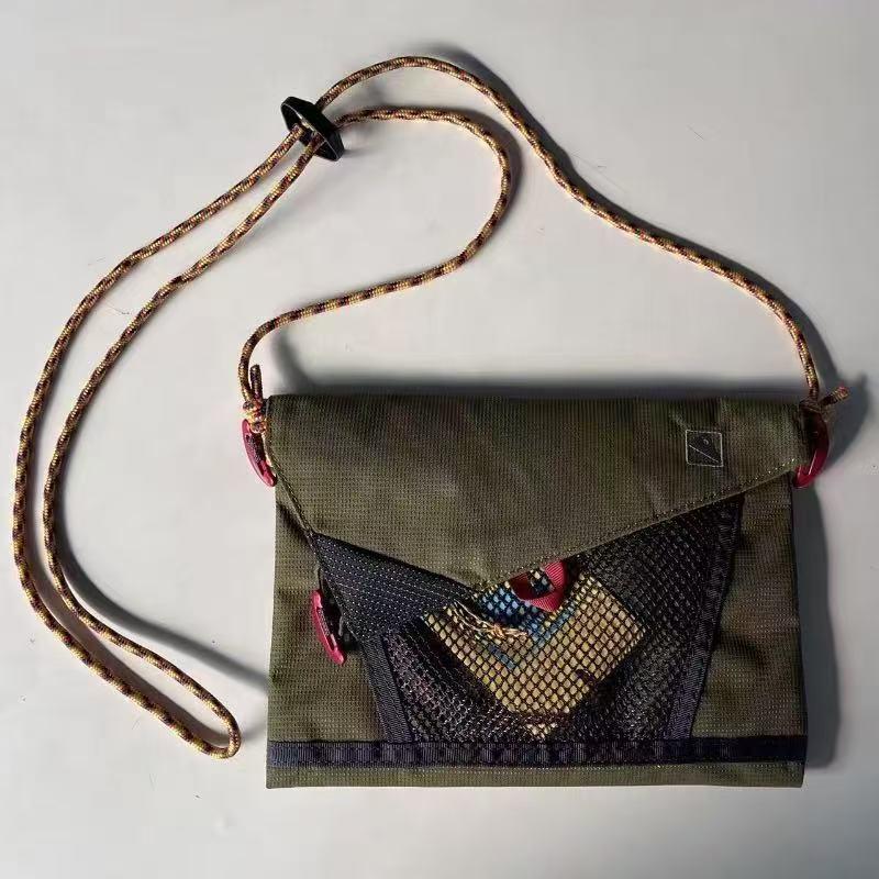 WDF.CO現貨｜2025新款戶外運動尼龍郵差包│黃藍綠黑4色隨身斜背包｜登山小方包｜大容量｜戶外騎行包｜編織繩結肩帶-細節圖4