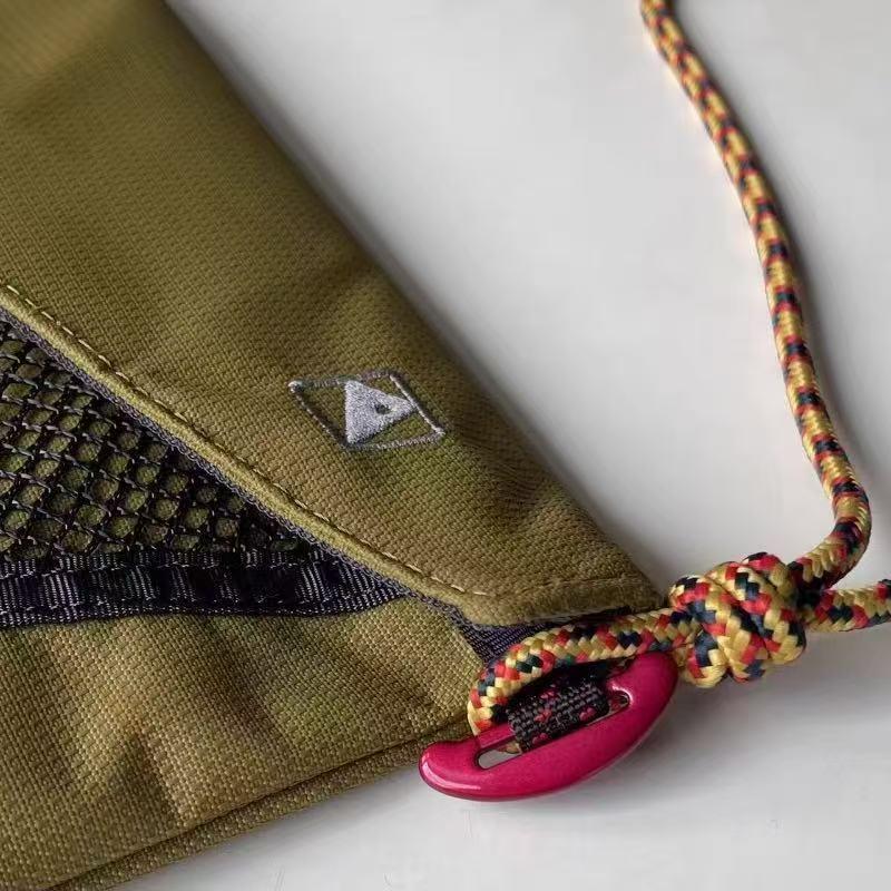 WDF.CO現貨｜2025新款戶外運動尼龍郵差包│黃藍綠黑4色隨身斜背包｜登山小方包｜大容量｜戶外騎行包｜編織繩結肩帶-細節圖7