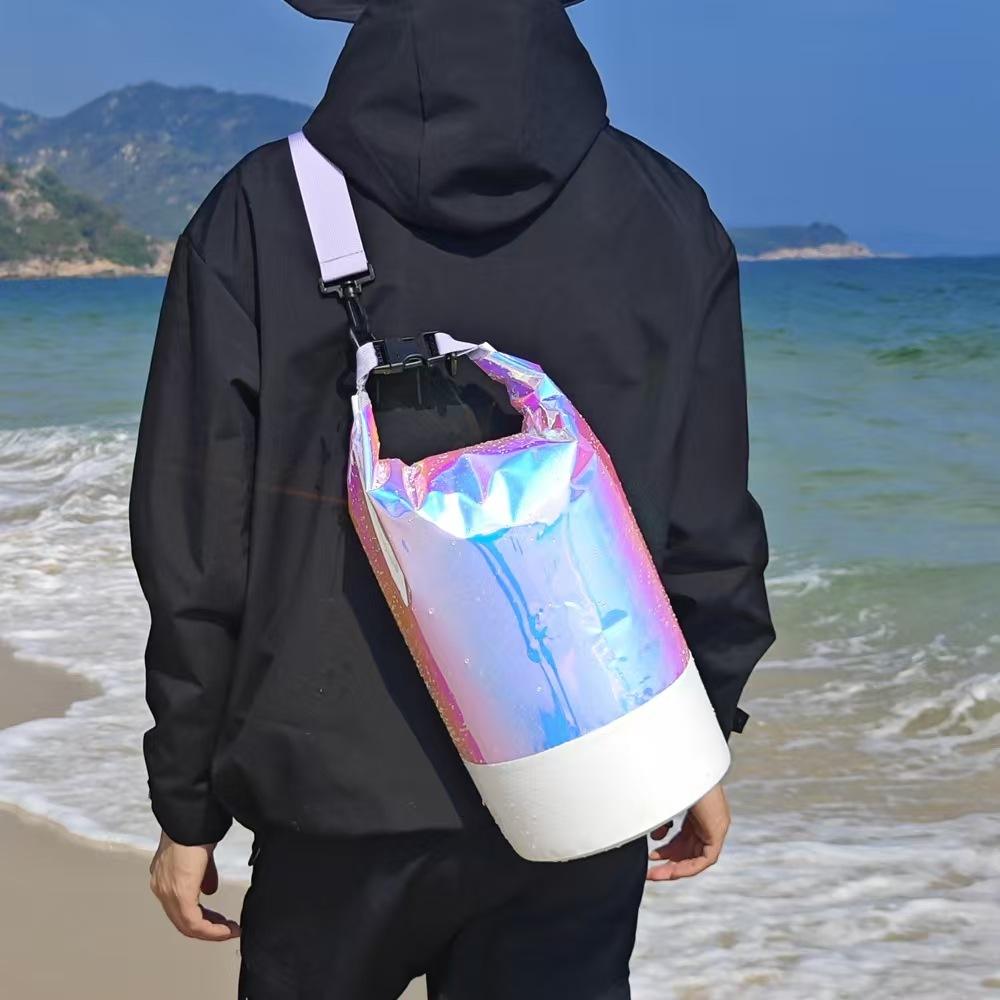 WDF.CO現貨｜2025歐美新款20L溯溪防水水桶後背包│鐳射幻彩PVC游泳沙灘包│溪降漂流包│外出包│容量大-細節圖2