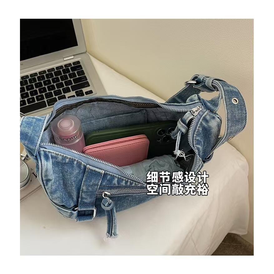 WDF.CO現貨｜2025韓版秋冬新款皮帶扣牛仔布包｜黑藍2色Y2K水餃包｜有拉鍊｜單肩斜背包｜外出通勤包-細節圖9