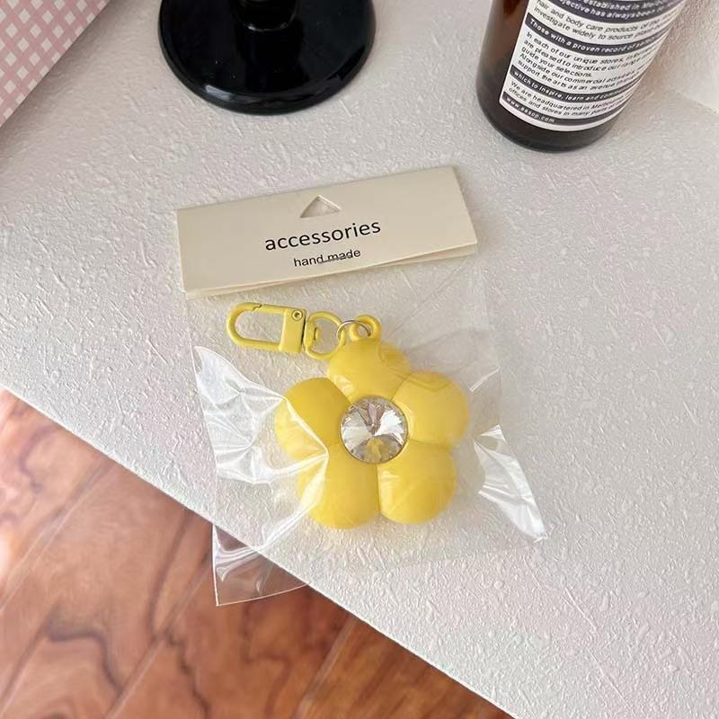 WDF.CO現貨│2025新款多巴胺五瓣花片吊飾│9色亮面帶鑽花朵掛飾│鑰匙圈掛飾│包包吊飾│書包掛件│ins 小物-細節圖5