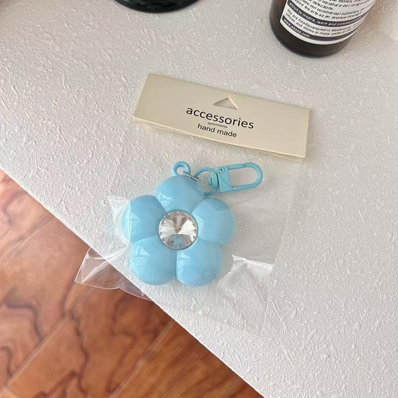 WDF.CO現貨│2025新款多巴胺五瓣花片吊飾│9色亮面帶鑽花朵掛飾│鑰匙圈掛飾│包包吊飾│書包掛件│ins 小物-細節圖6