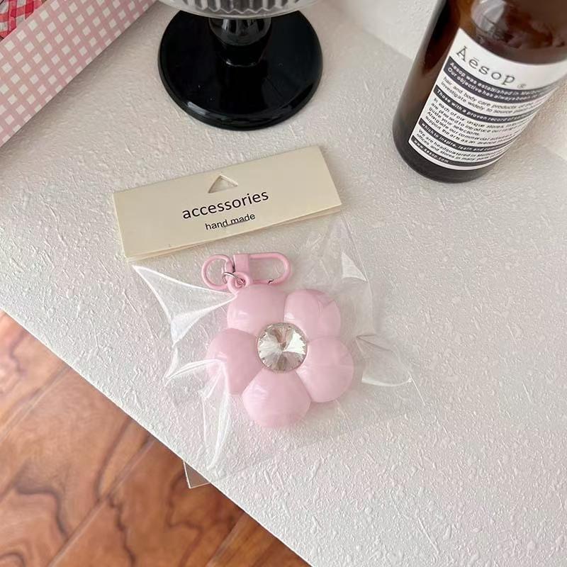 WDF.CO現貨│2025新款多巴胺五瓣花片吊飾│9色亮面帶鑽花朵掛飾│鑰匙圈掛飾│包包吊飾│書包掛件│ins 小物-細節圖9