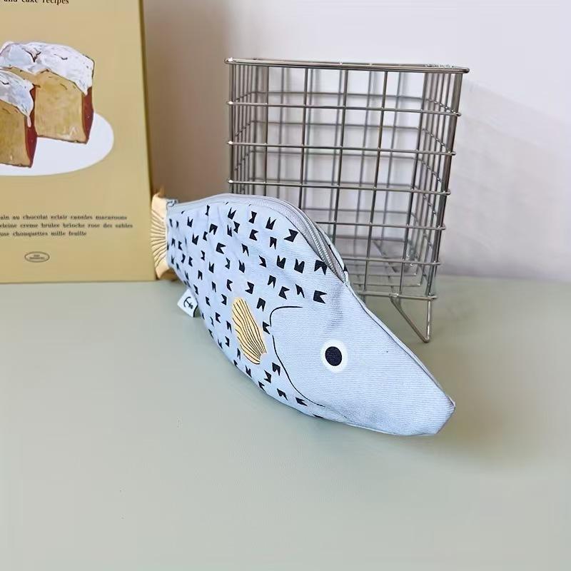 WDF.CO現貨｜2025韓國新款海魚風筆袋 │藍色鯊魚│石斑魚 │大小鹹魚│ins化妝包｜有拉鍊｜大容量-細節圖6