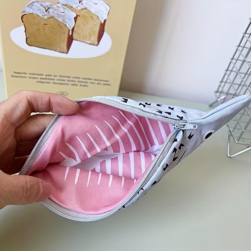 WDF.CO現貨｜2025韓國新款海魚風筆袋 │藍色鯊魚│石斑魚 │大小鹹魚│ins化妝包｜有拉鍊｜大容量-細節圖7