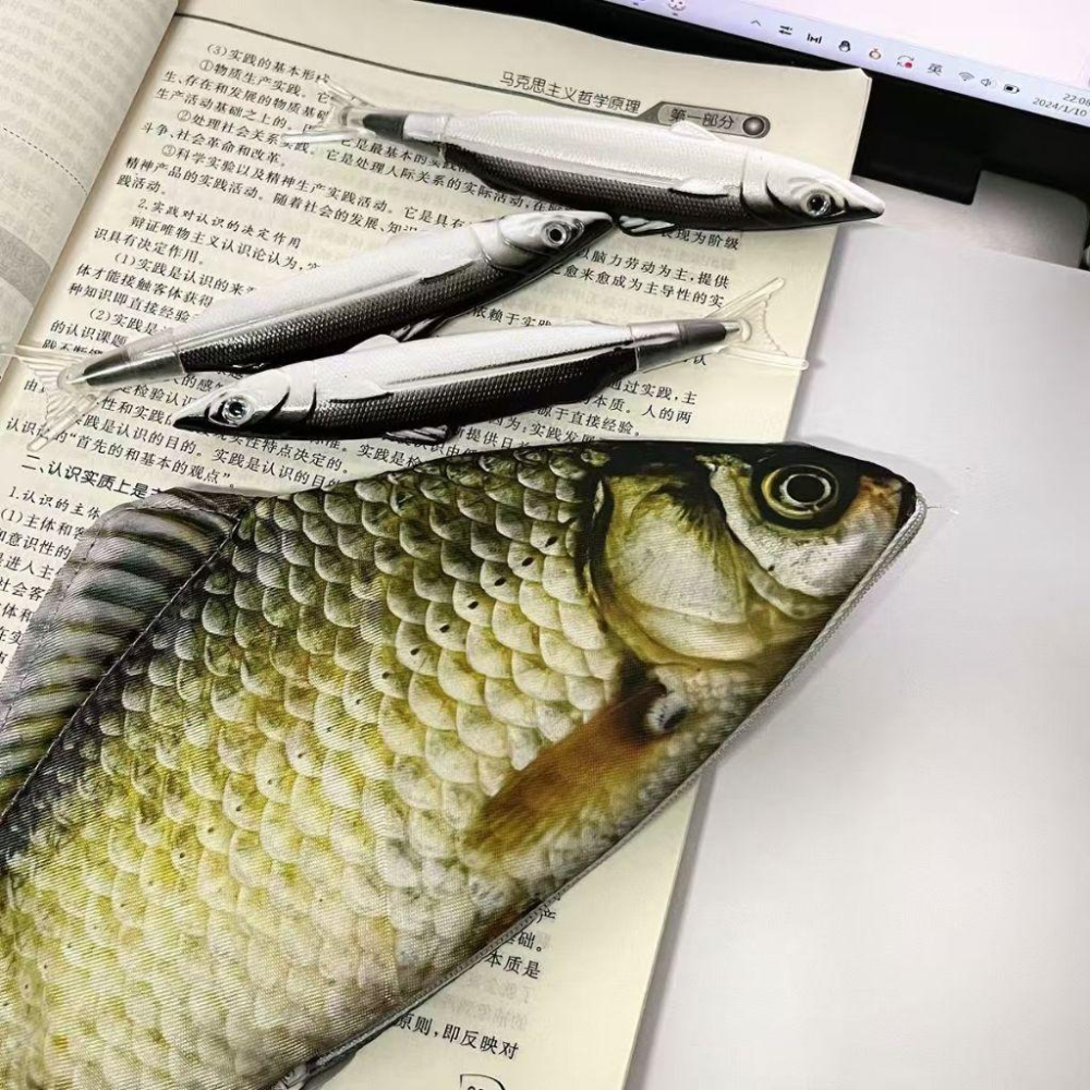 WDF.CO現貨｜2025韓國新款海魚風筆袋 │藍色鯊魚│石斑魚 │大小鹹魚│ins化妝包｜有拉鍊｜大容量-細節圖8