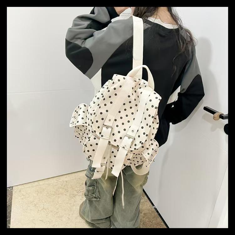 WDF.CO現貨│2025韓國新款小圓點尼龍後背包│黑灰白3色大容量雙肩包│有索繩卡扣│上課雙肩包│旅遊通勤用-細節圖5