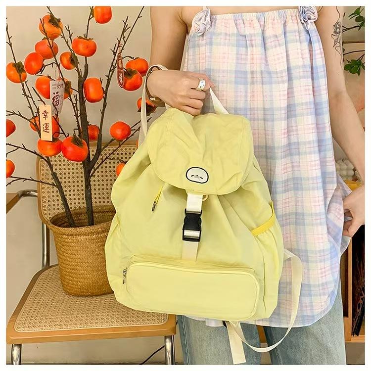 WDF.CO現貨│2025韓國新款小海豹尼龍後背包│黑灰黃3色大容量雙肩包│有索繩卡扣│登山雙肩包│旅遊通勤用-細節圖8