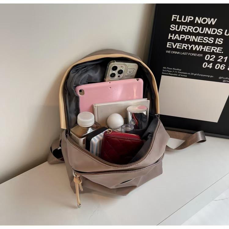 WDF.CO現貨｜2025新款日式休閒後背包│黑白卡3色尼龍防潑水雙肩包 │有拉鍊｜通勤包｜外出通勤｜上課書包-細節圖8