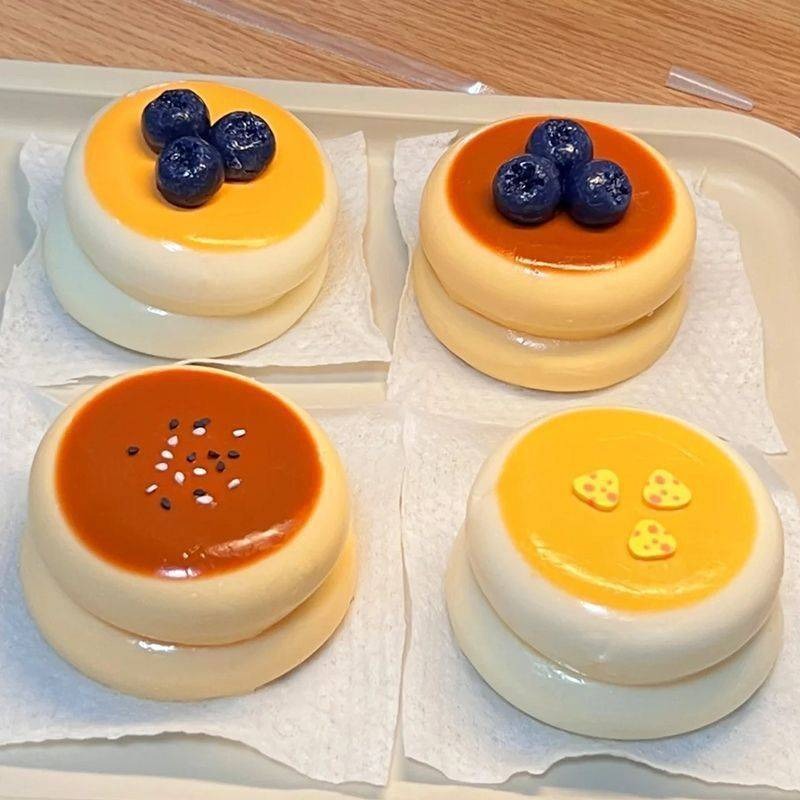 手工製作草莓藍莓舒芙蕾捏捏樂/創意設計/手工製作/療癒紓壓/柔軟奶油泥感/解壓紓壓神器/仿真甜點捏捏/超軟泥手感-細節圖9