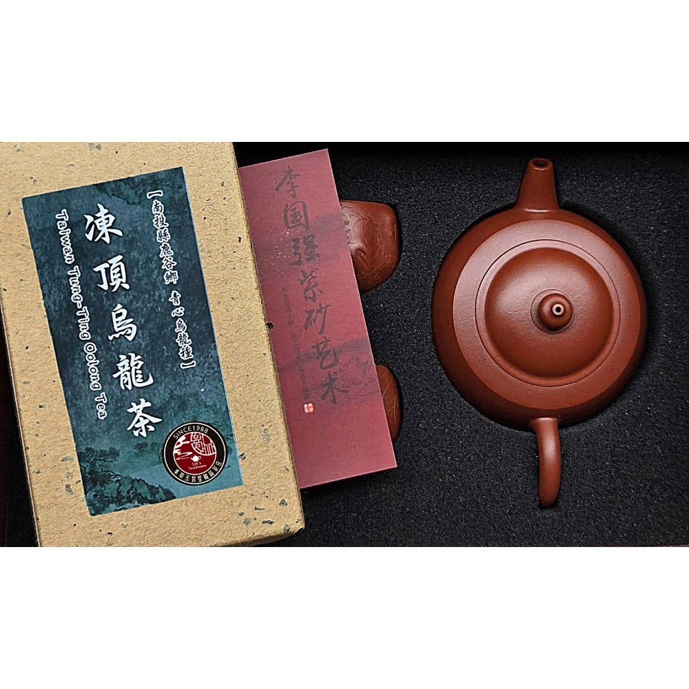 【本草玉茗堂】高檔紫砂原礦大紅袍（250cc）／壺4杯附證書收藏盒+（NEW新上市）輕焙上等凍頂烏龍春茶75g×2入／盒-細節圖2