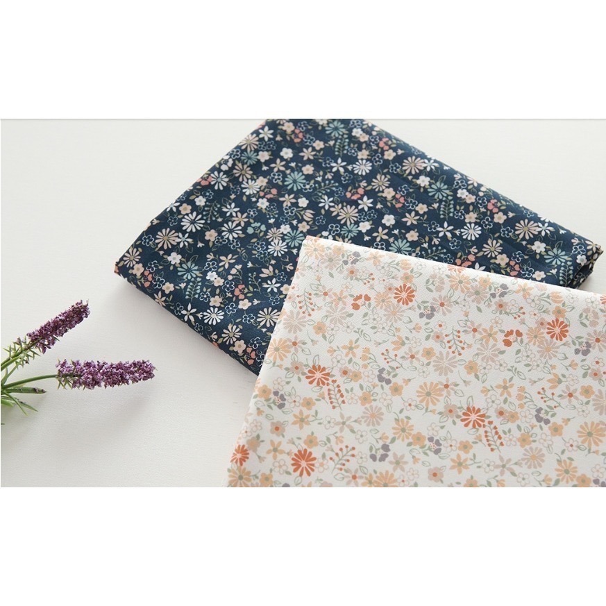 🌸現貨🌸韓國布 純棉布 鼠尾花草 鼠尾草 薄棉布 棉布 花草布 花布 純棉布 洋裁 口水巾 圍兜 海軍藍 洋裁布料-細節圖4