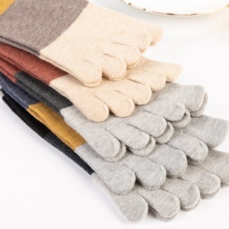 【現貨】兩趾襪 女生襪子 黑襪 SOCKS 棉襪 兩指襪 短筒襪 條紋襪 襪子 分趾襪 素色襪子 中筒襪 中統襪 薄襪-細節圖3
