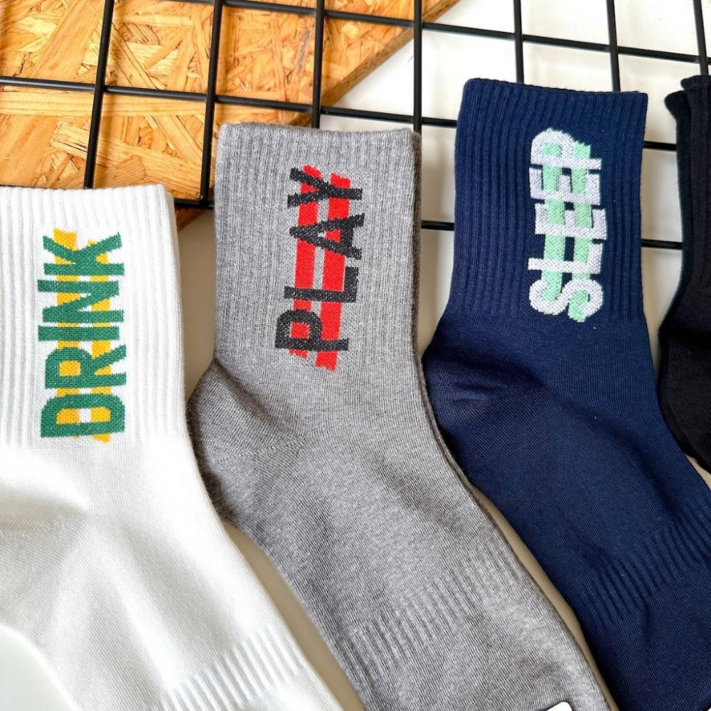 <Porabella>現貨韓國襪 個性塗鴉字母男生中筒襪 英字襪 塗鴉襪 男生中筒襪  sock-細節圖3