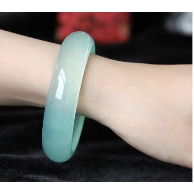 《宮廷珠寶》精選冰種湖水綠清透靚點翡翠玉鐲，古樸寶光，玉質細膩H17-細節圖3