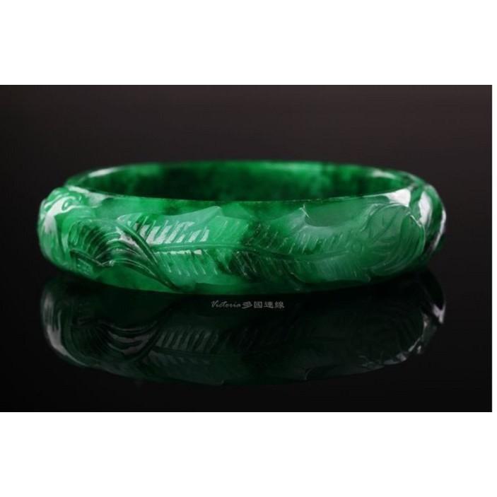 《Muse du Louvre-羅浮宮珠寶》精選冰種濃厚葉綠放光A貨雕花翡翠玉鐲 ，古樸寶光，玉質細膩H19-細節圖2