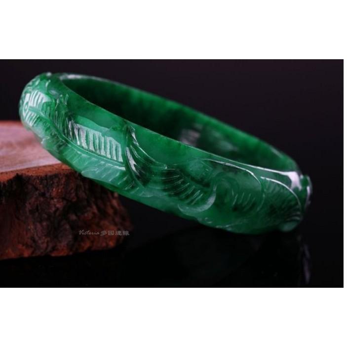 《Muse du Louvre-羅浮宮珠寶》精選冰種濃厚葉綠放光A貨雕花翡翠玉鐲 ，古樸寶光，玉質細膩H19-細節圖4