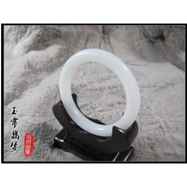 《宮廷珠寶》精選冰種泛光羊毛脂翡翠玉鐲 ，古樸寶光，玉質細膩H42-細節圖2