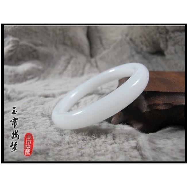 《宮廷珠寶》精選冰種泛光羊毛脂翡翠玉鐲 ，古樸寶光，玉質細膩H42-細節圖3