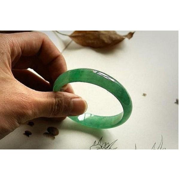 《宮廷珠寶》 精選冰種清透全彩嬌翠綠翡翠玉鐲 ，古樸寶光，玉質細膩H25-細節圖3
