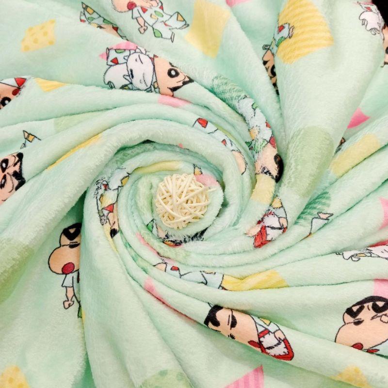 「日本🇯🇵」法蘭絨 套頭造型懶人毯 70x100cm- 蠟筆小新 午睡毯、小薄毯、沙發毯 正版授權-細節圖2