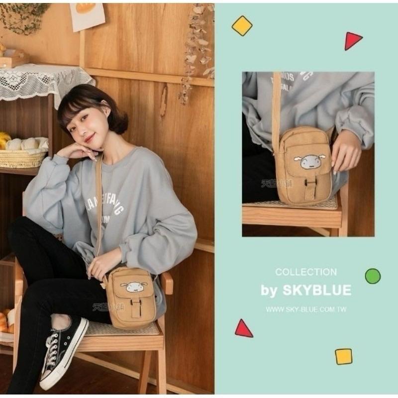 「日本🇯🇵」質感帆布刺繡圖案斜背小包-蠟筆小新 CRAYONSHINCHAN 動感小新/上學小新/小白 正版授權-細節圖5