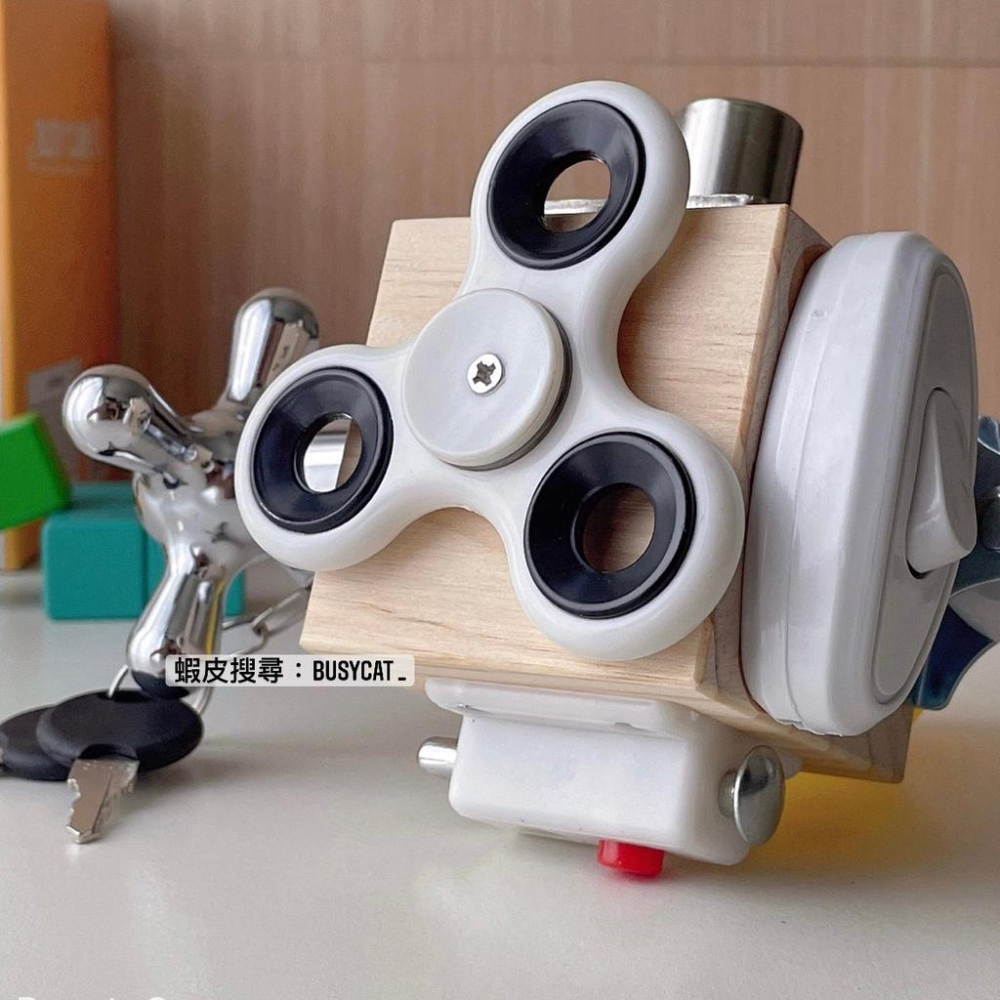 ✨台灣現貨✨ 寶寶忙碌塊 開關解鎖忙碌塊 嬰兒童益智趣味忙碌盒 蒙氏幼兒教育 多功能學習實木製玩具 寶寶幼兒教具 開鎖-細節圖7