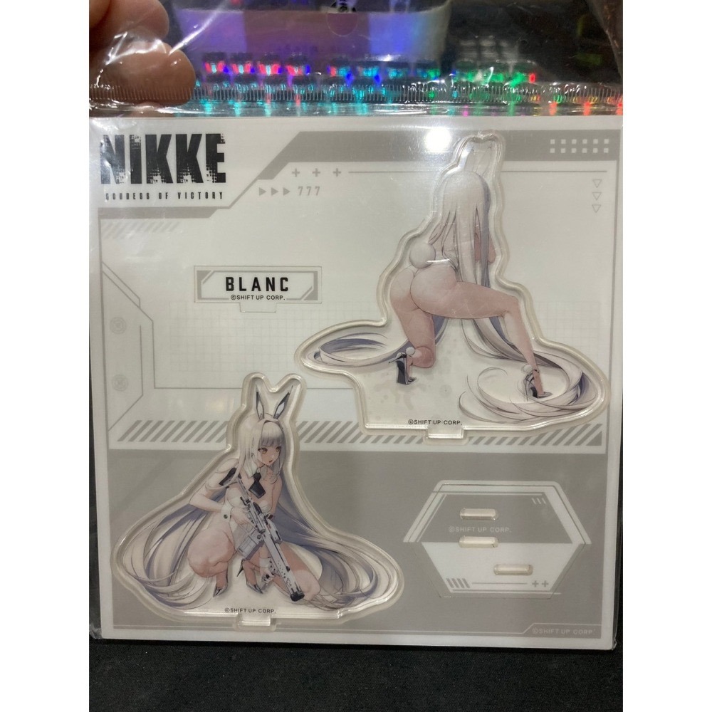維達小舖] 勝利女神：妮姬 NIKKE 背中で魅 人物背後 壓克力立牌 日版全新-細節圖5
