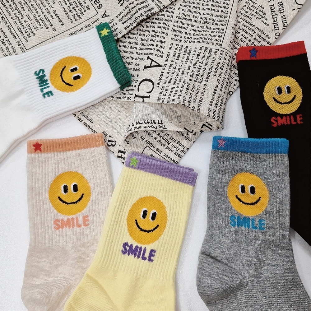 【Caramella】笑臉襪子 SOCKS 韓國襪子 女生襪子 可愛襪子 中筒襪 韓國襪 笑臉襪 棉襪 韓國長襪 襪子-細節圖3