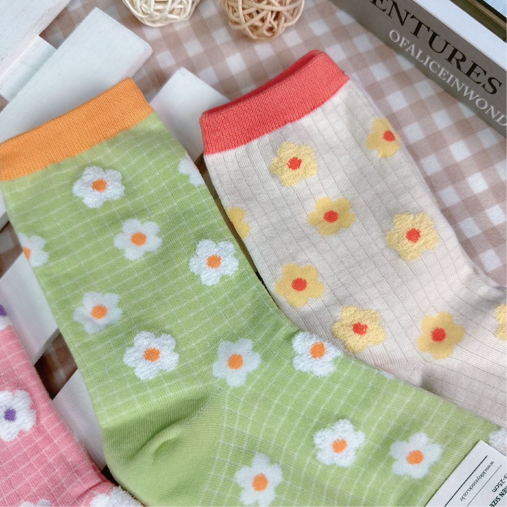 【Caramella】中筒襪 棉襪 女生襪子 襪子 韓國長襪 可愛襪子 韓國襪 SOCKS 中統襪 薄襪 韓國襪子-細節圖5