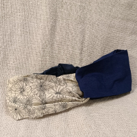 交叉款髮帶-白底白花 S碼