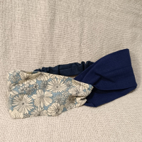 交叉款髮帶-藍底白花 M碼